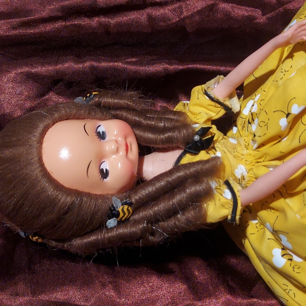 Bee Dasiy Southern Bell DoorStop